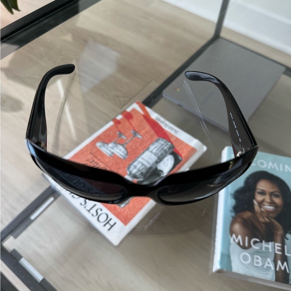 Authentic Chanel Sunglasses Pearlized CC - Picture 7 of 9